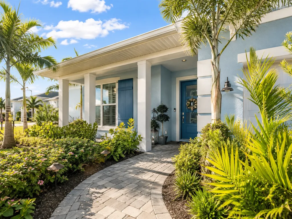 Palm-lined entrance to the Florida home